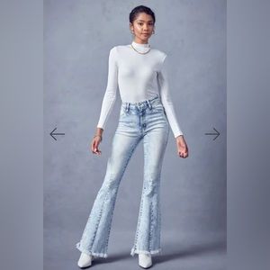 NWT Kancan High Rise Flare 11/29